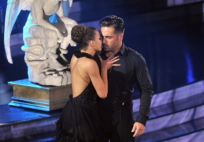 DAVID BUSTAMANTE Y YANA OLINA