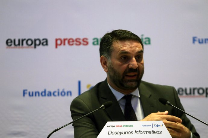El consejero de Turismo y Deporte, Francisco Javier Fernández