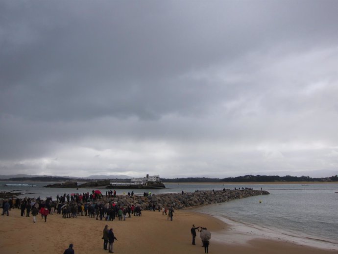 Protesta contra diques Santander                      