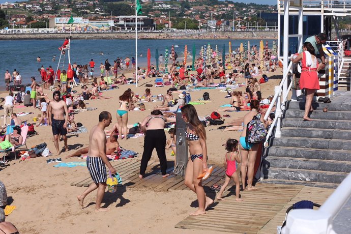 Playa de San Lorenzo, Gijón, turismo, verano