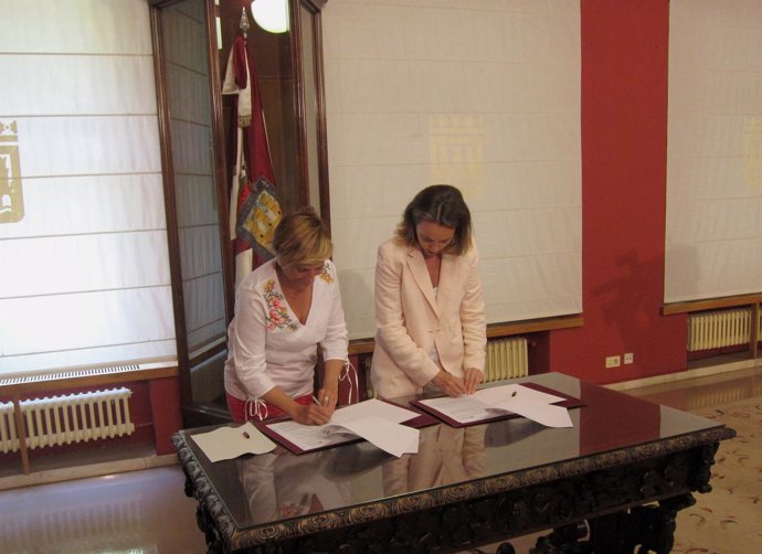 Gamarra y González Menorca firman el convenio                            