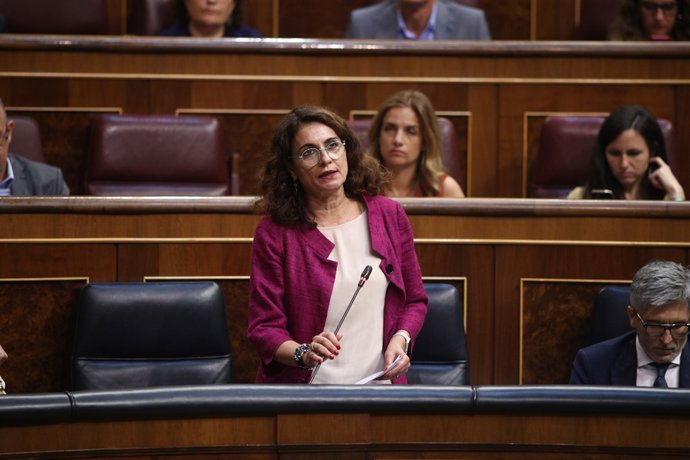 María Jesús Montero intervé en la sessió de control al Govern