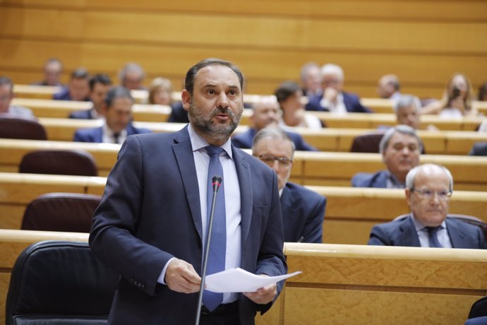 El ministro de Fomento, José Luis Ábalos, en el Senado