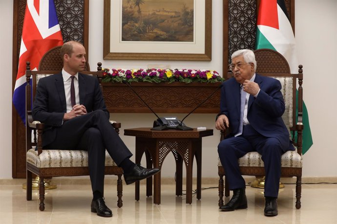 Abbas se reúne con el príncipe Guillermo en Ramala