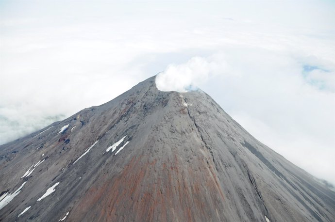 El volcán 'Cleveland' en las Islas Aleutianas, en Alaska 