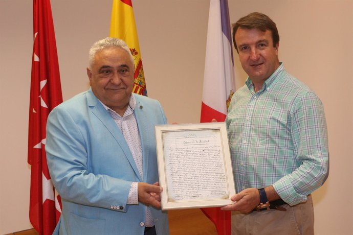 Acuerdo entre el alcalde de Tres Cantos y La Viña