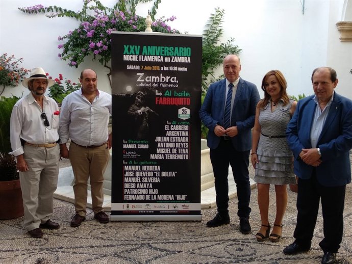 Antonio Ruiz (centro), durante la presentación de la Noche Flamenca de Zambra