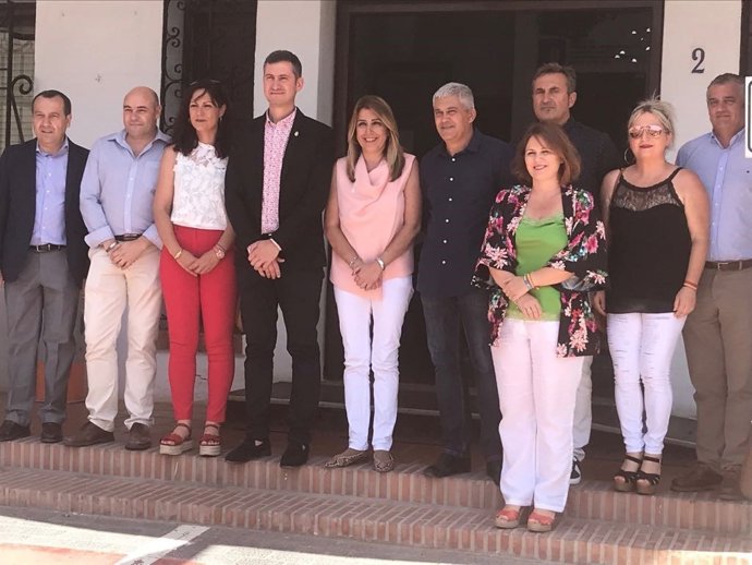 Susana Díaz con la Corporación de Algarrobo alcalde alberto espejo y carnero