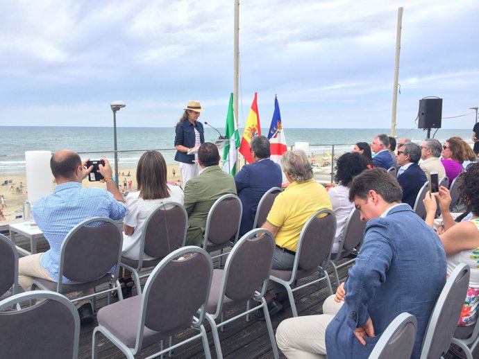 La Infanta Elena asiste a la presentación del informe de ahogamientos de Maphre.