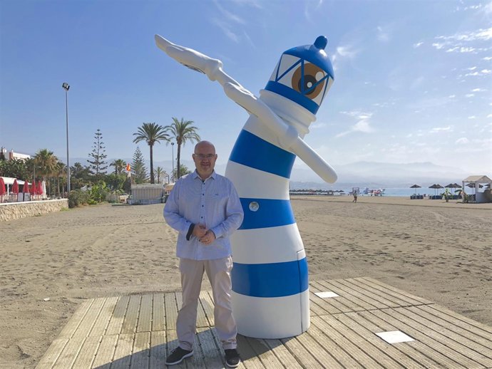 Ducha tematizada faro torre del mar málaga perez atencia concejal playas