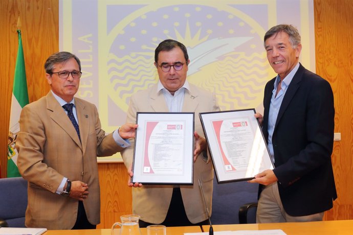 Guzmán recoge la certificación ISO 9001:2015