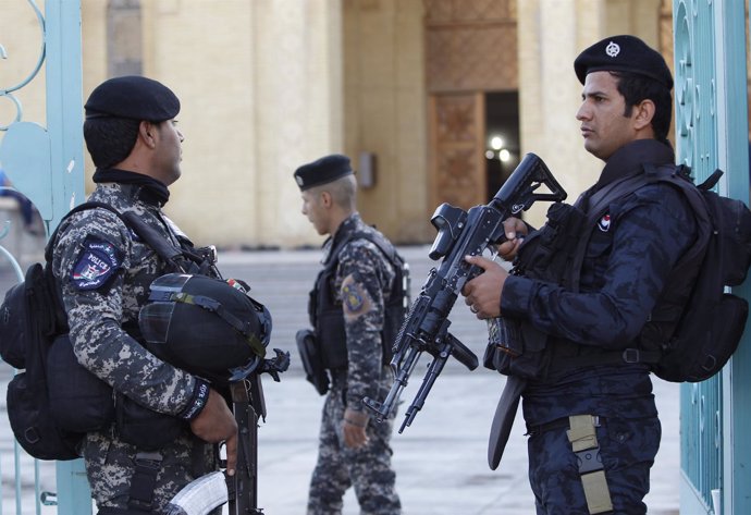 Policías iraquíes