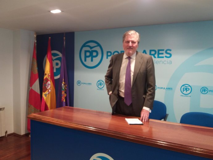 Méndez de Vigo, en la sede del PP de Palencia. 