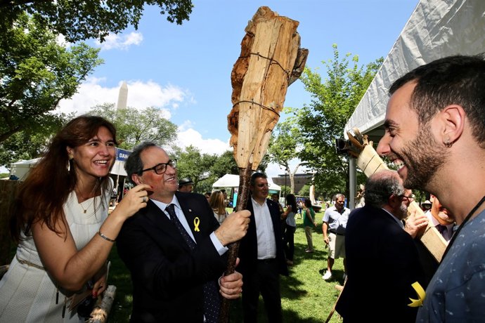 Laura Borràs i Quim Torra en el Folklife Festival de Washington