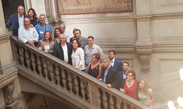 Ada Colau amb edils i restauradors