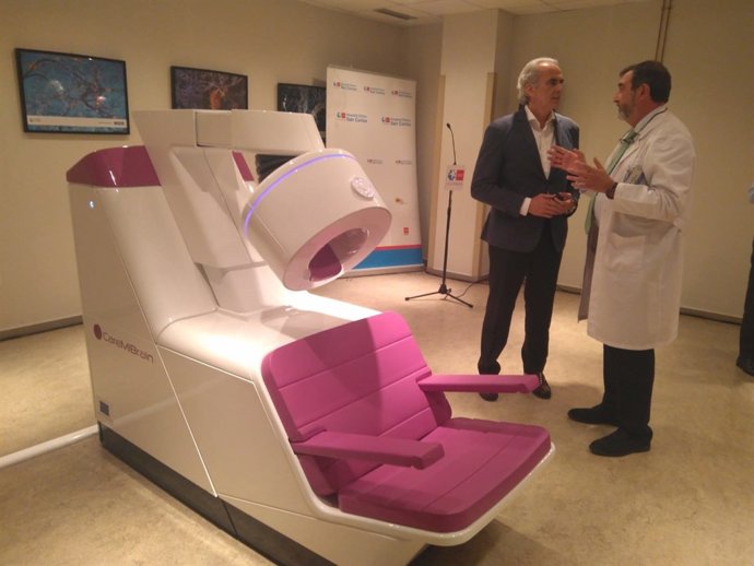 El consejero de Sanidad en el Hospital Clínico