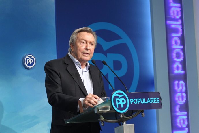  Luis De Grandes Da Una Rueda De Prensa Sobre El Congreso Del PP
