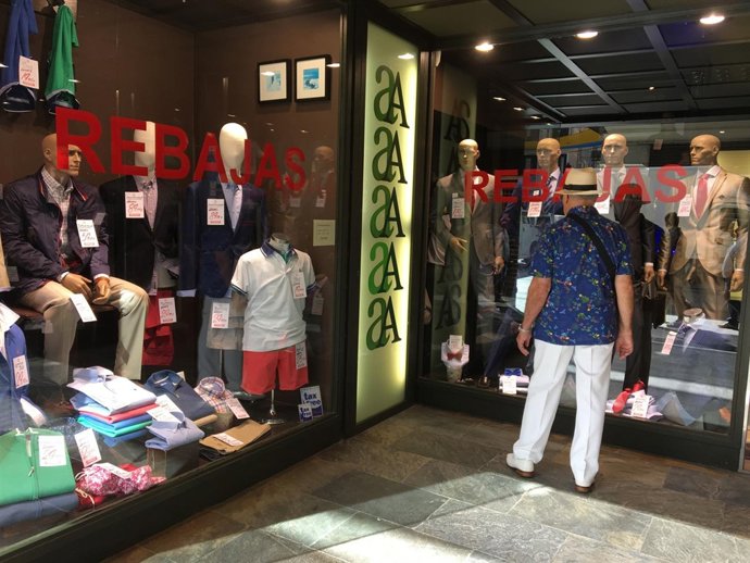 Fotos recursos de rebajas de verano, ropa, complementos, tienda