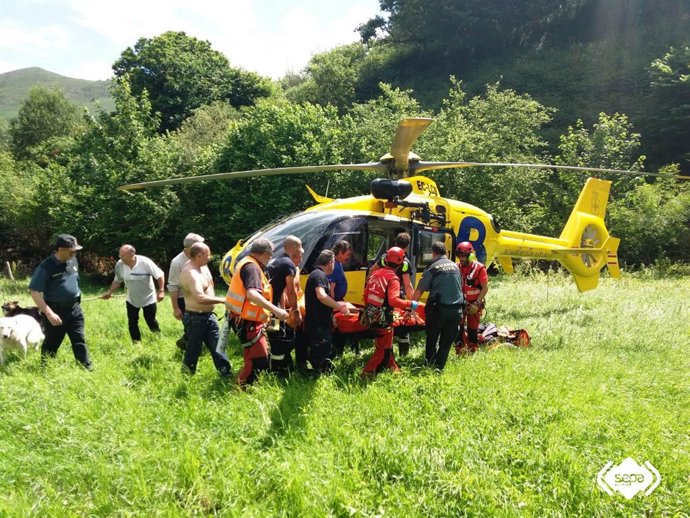 Rescate herido por un toro en Grado
