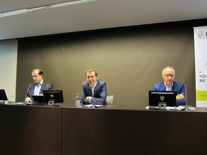 Albert Planas (Nebext), Juan Velayos (Neinor Homes) y Ignasi Pérez (Rebuild)