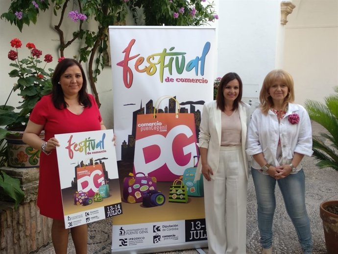 Carrillo (izda.) presenta el I Festival de Comercio de Puente Genil