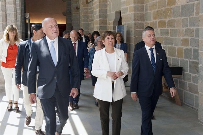 Iñigo Urkullu y Uxue Barkos, en Pamplona.