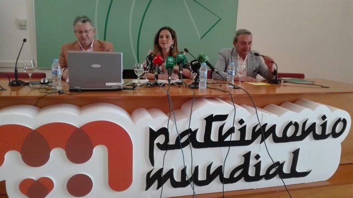 Cristina Saucedo (centro) en la presentación