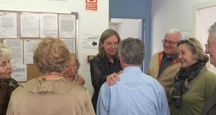 Ana Román (PP) durante una visita al centro de mayores Pío Baroja