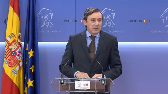 Rafael Hernando en rueda de prensa en el Congreso de los Diputados