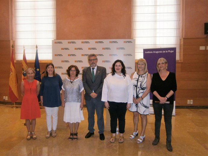 Firma de convenio entre el IAM y la Universidad de Zaragoza.