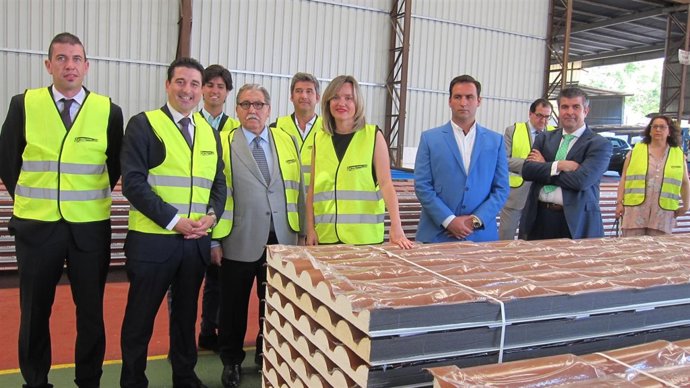 Alegría visita nueva zona de producción de Paneles Sandwich en Hierros Alfonso