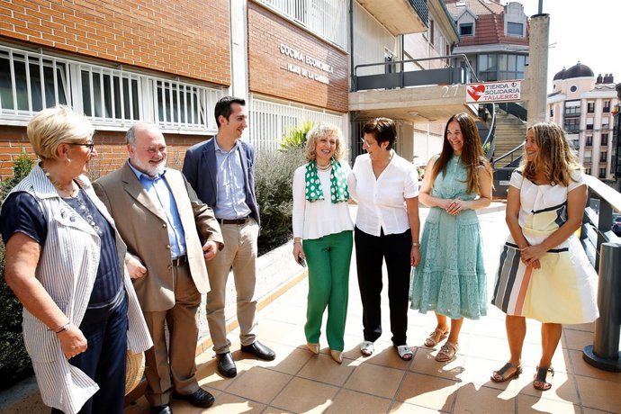Autoridades en la Cocina Económica