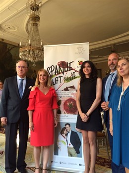 La alcaldesa de Cáceres en La Haya 