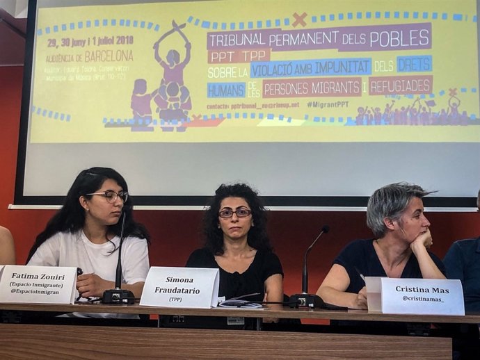 La coordinadora del TPP, Simona Fradutario (centre) 