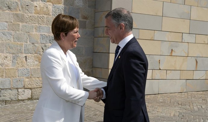 Uxue Barkos e Iñigo Urkullu en Pamplona