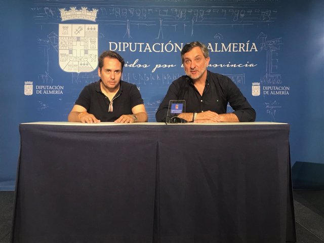 El diputado Ángel Escobar y Francisco Javier Martínez, presentado el curso.
