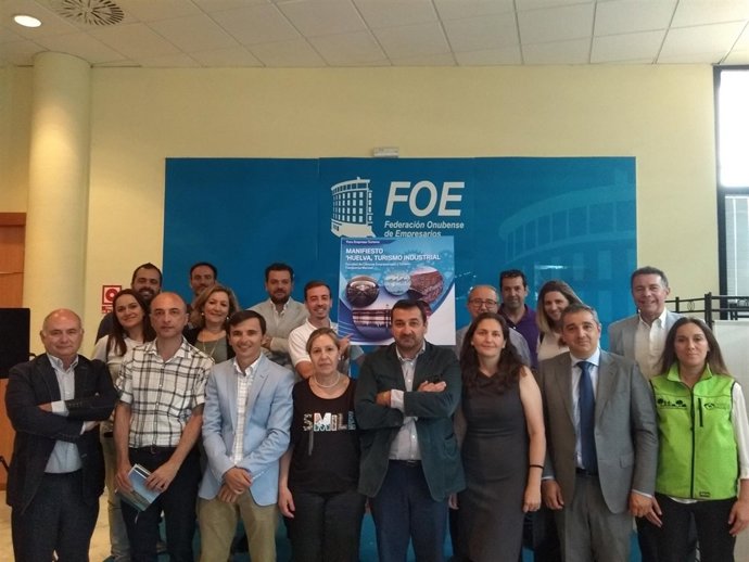 Encuentro entre la FOE y la Facultad de CC Empresariales de la UHU. 