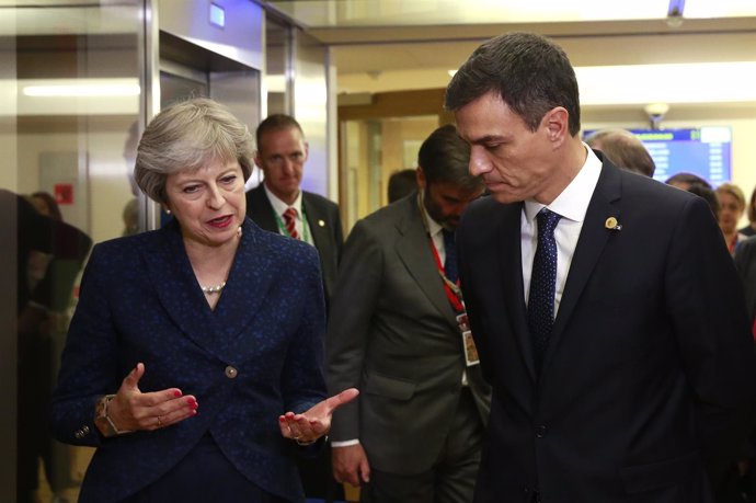 Pedro Sánchez con la primera ministra británica Theresa May