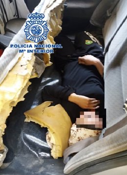 Marroquí oculta bajo el asiento de su coche en Melilla