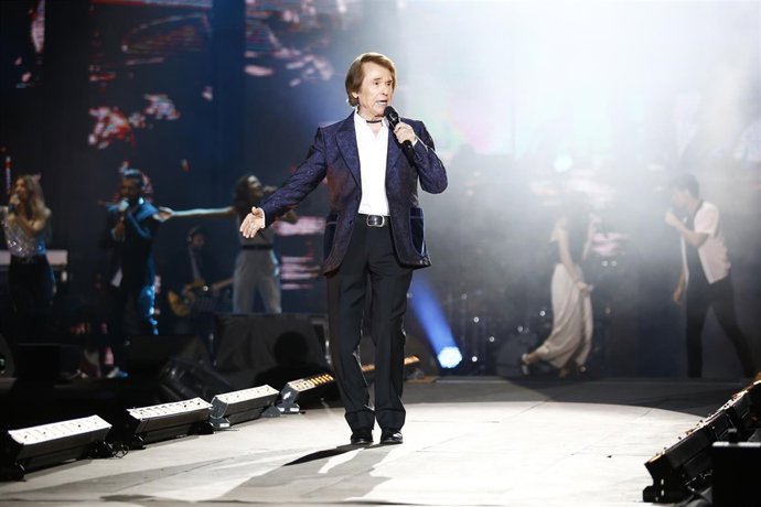 RAPHAEL EN EL CONCIERTO DE OPERACIÓN TRIUNFO