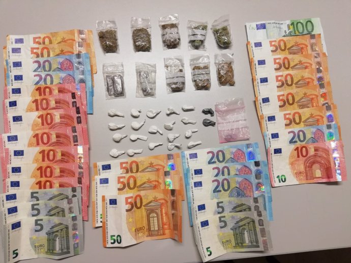 Dinero y drogas incautados por la Policía Nacional
