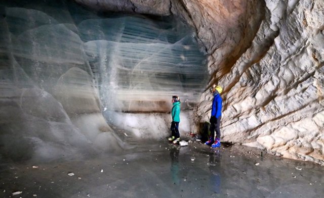 Cueva helada del Pirineo aragonés.