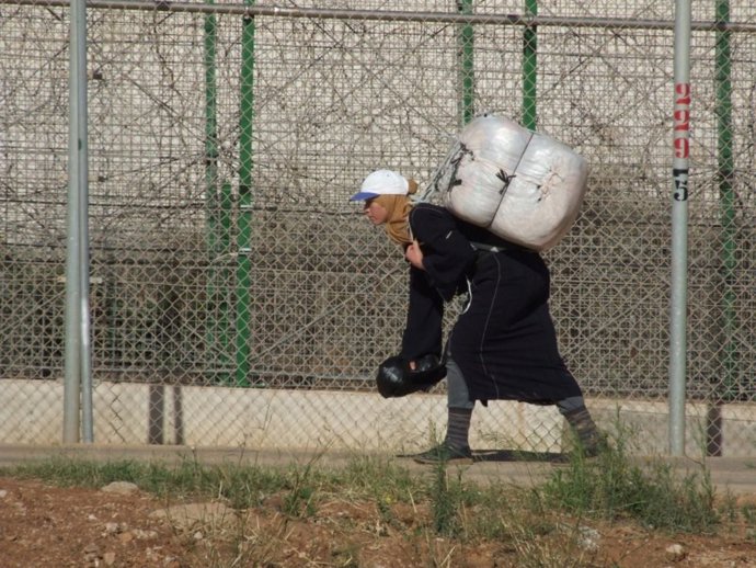 Porteadoras en la valla