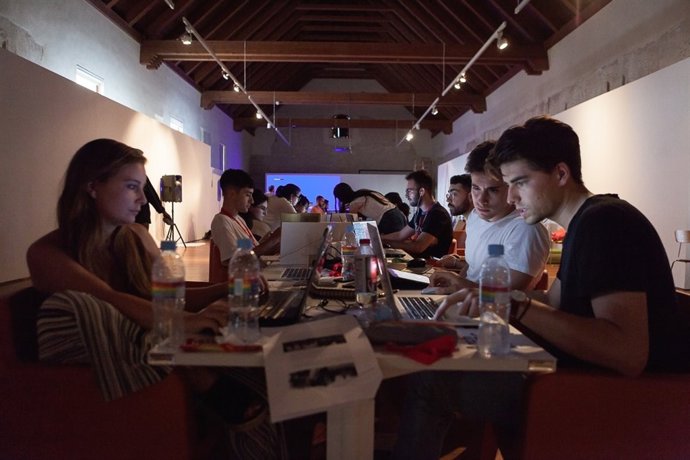 Los estudiantes de Arquitectura han trabajado 24 horas para acabar las ideas