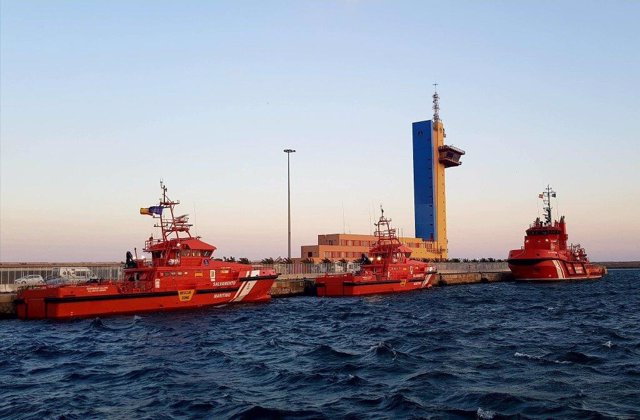 Barcos de Salvamento Marítimo trasladan a 53 personas rescatas a Almería