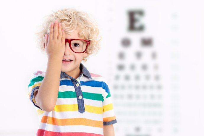 Gafas, revisión ocular, niño, oculista