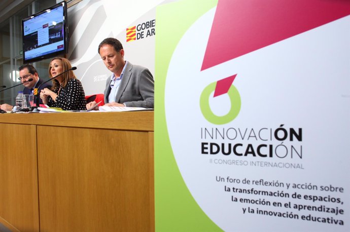 Mayte Pérez presenta el II Congreso Internacional de Innovación Educativa.