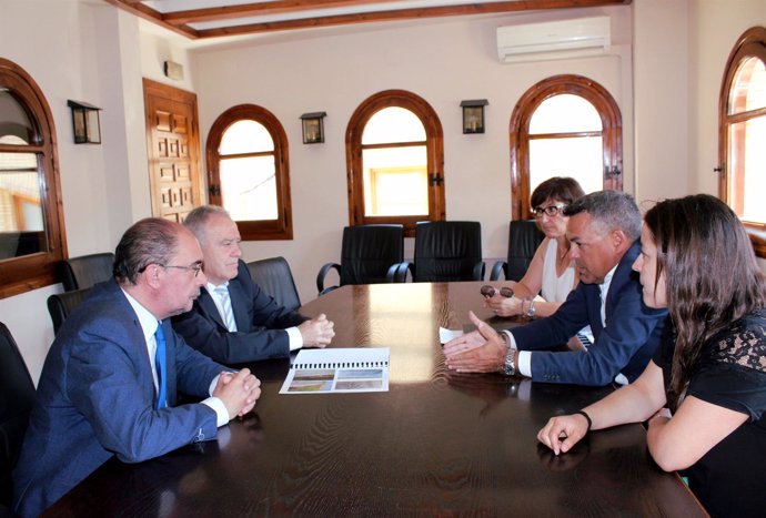 Reunión entre Javier Lambán y autoridades de Binaced.