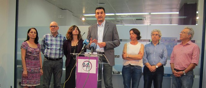 Ginés Ruiz con el equipo 'Cuidando Podemos'                            