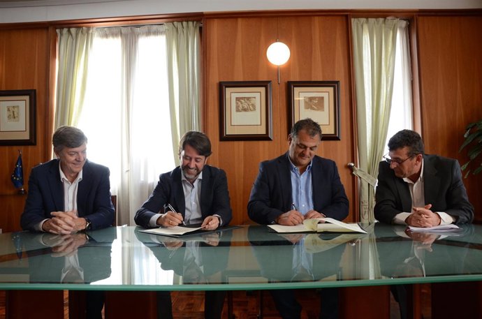[Grupocanarias] Nota De Prensa Y Fotografía: La Laguna Convenio Transporte